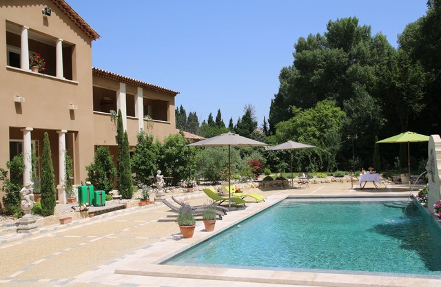 Bastide cypress for 5 people with swimming pool in the heart of Alpilles- Provence