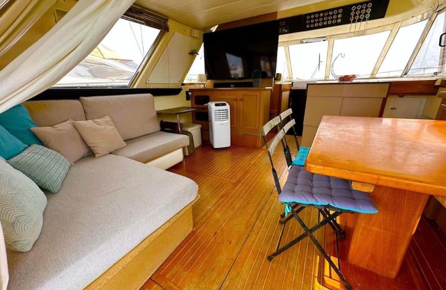 bateau moteur tout confort