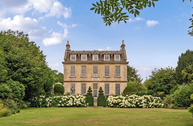 BATHEASTON HOUSE, pet friendly, luxury holiday cottage in Batheaston