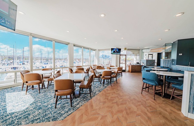 Bay Club Hotel & Marina