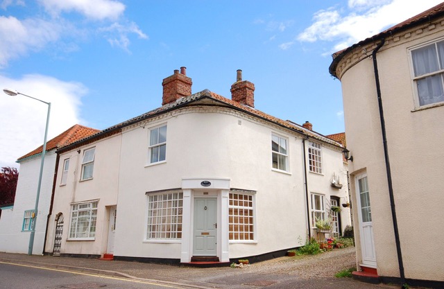 Bay Cottage - Two Bedroom House, Sleeps 3