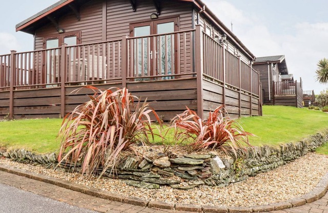 BAY LODGE, pet friendly, country holiday cottage in Tintagel