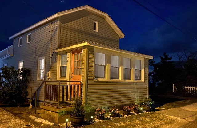 Bay View Cottage with views of the Delaware Bay.