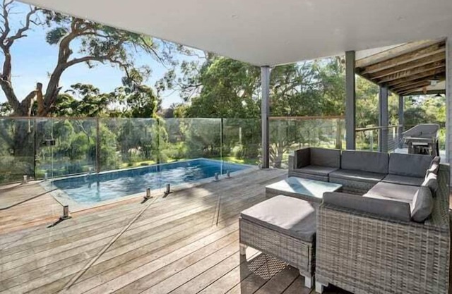 Bay Views, heated plunge pool, nature walks from the house. wifi and linen