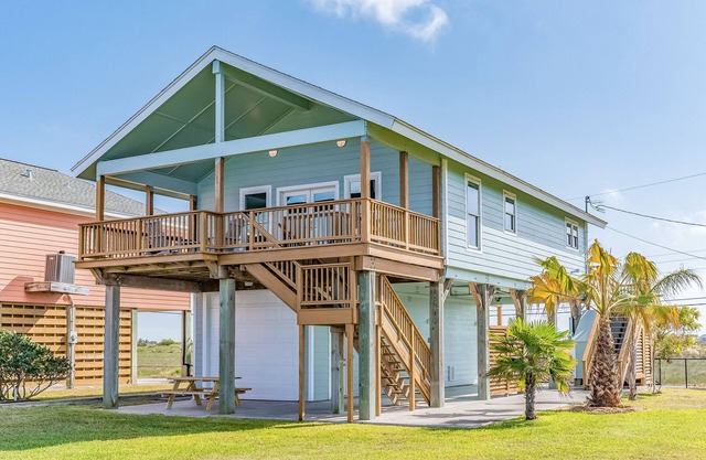 Bayfront home w/private balcony water views/free WiFi/private dock/central A/C