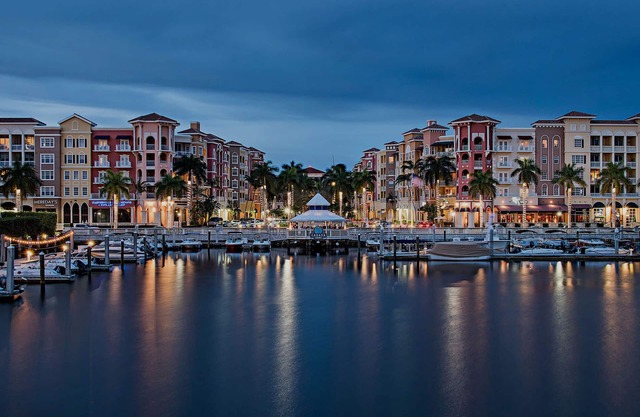 Bayfront - in the Heart of Naples!