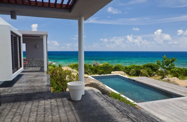 Bayhouse - Modern Beachfront Villa, POOL, 180º Ocean Views, 3BR, 3.5BA