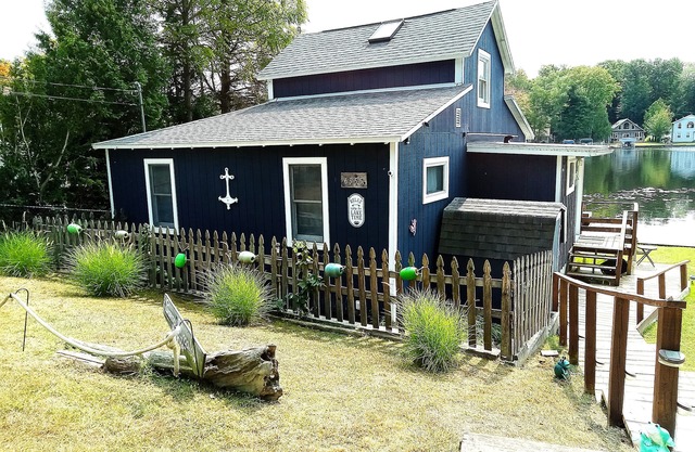 Bayou Bungalow - On Hamlin Lake, waterfront, dock, firepit