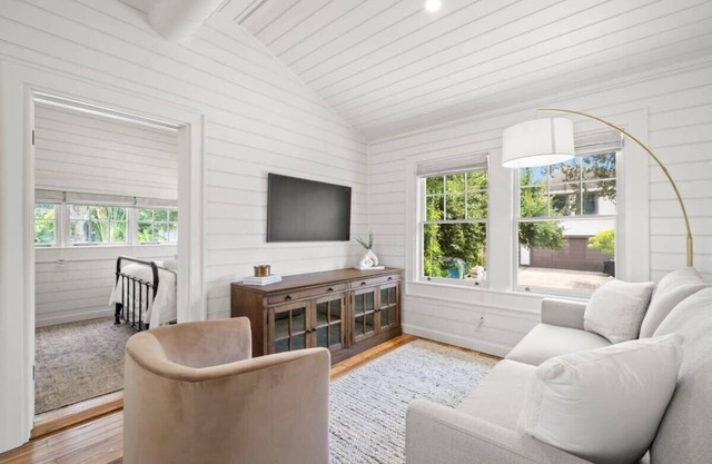 Bayshore Grand Two Bedroom - The Adaline