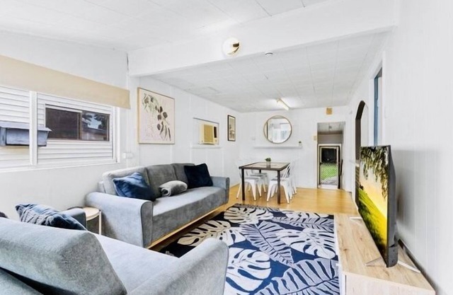 Bayside Living! Walk to Water, Central, sleeps 7