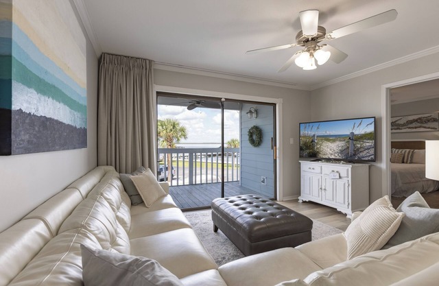 Bayview 3- Boaters Paradise! Great Bay View! Boat Slip! Boat Launch! Clean!