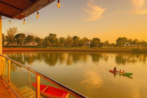 BBQ,Canoe,KTV, Port Pickup Included