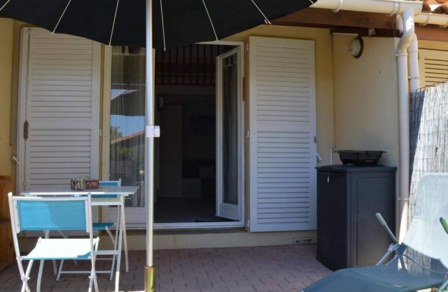 Beachside Studio with Mezzanine, Pool, Tennis, 800m to Beach - 4 Guests, Pet-Friendly