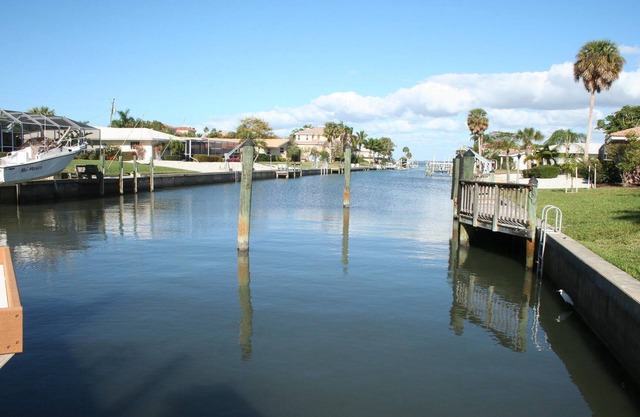 Beach and Boaters Paradise! Heated pool, Fish off the dock, walk to the beach!