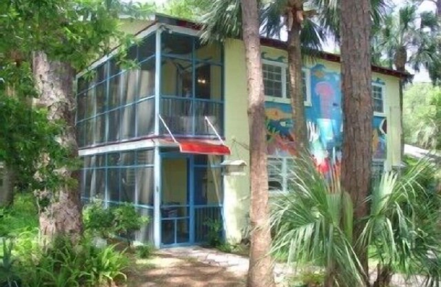 Beach-Chic Apt. for Two - SLEEP NUMBER BED - Porch Rockers - Short Walk to Beach