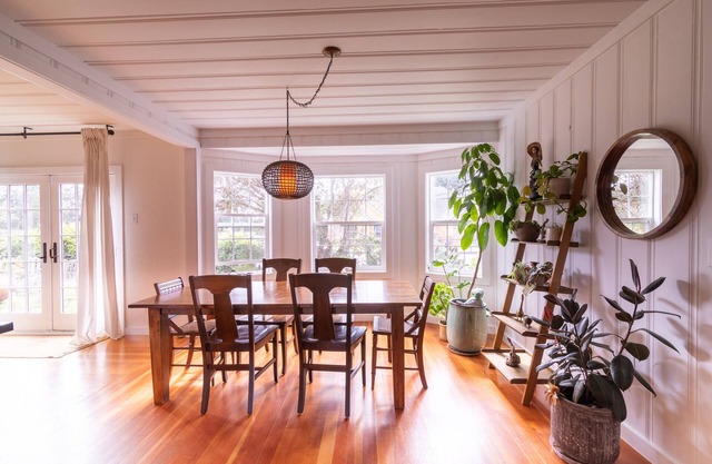 Beach Cottage Near the Coastal Trail and the Ritz