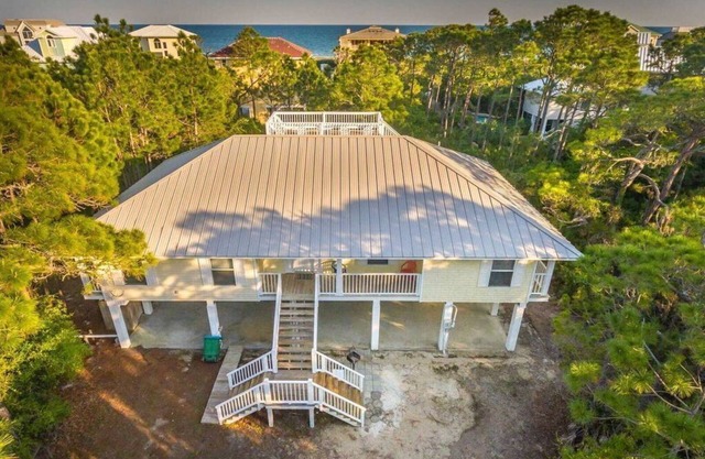 Beach Cottage inside Plantation, Sleeps up to 8, Pet Friendly