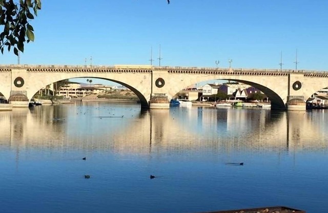 Beach Front Luxury Condo near Lake Havasu's London Bridge