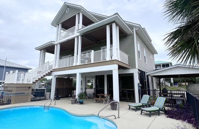 Beach front view. Golf Cart Friendly. Pool. Elevator.