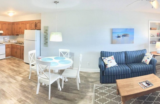Beach Haven, less than 1 block to beach! Full kitchen, Private & Spacious.