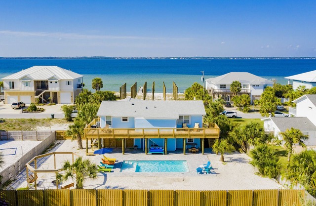 Beach Home - Game Room - Private Pool - 5 min walk to beaches - Pet friendly
