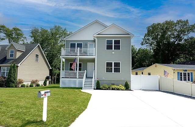 Beach House CapeMay LINENS INCLUDED 1 block&a short 5min walk to Beach Sleeps 19
