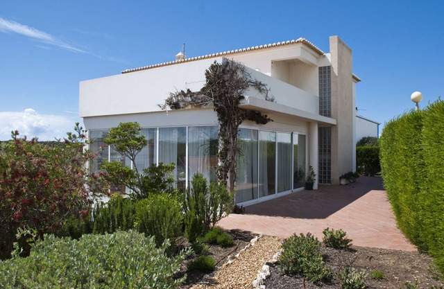 Beach House in Carrapateira - Ideal for Families with Children, Surf Paradise