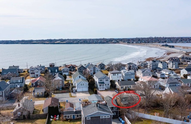 BEACH HOUSE/WINTER DISCOUNT! Walk to beach, cliff walk, restaurants and more!