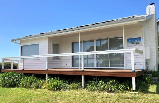 Beach House with Bay of Fires views, featuring 2 bedrooms with ensuite bathrooms