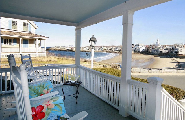 Beach & King - Stunning Ocean Views!