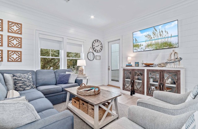 Beach & Lagoon! Heated Pool, Hot Tub, Lagoon Views, 3 Minute Walk To Beach, 4BR