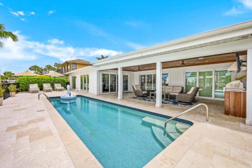 Beach Life! Close To Vanderbilt Beach! & ON THE WATER, Private Oasis