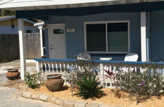 Beach Paradise: 2-Minute Walk to Cocoa Beach & Pier!