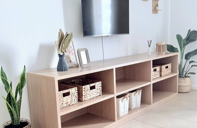 Beach, Parking & Pool – Central Stay Just 600m from the Sea