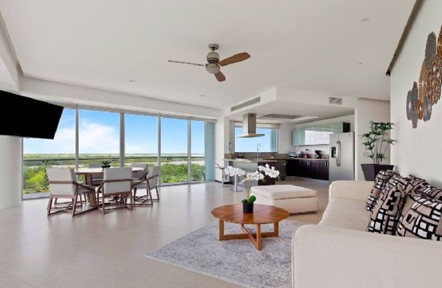 Beach, pool, 3BR Apartment - 8 guests