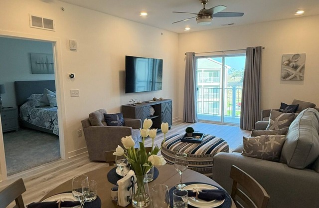 Beach Top Floor Condo in Lewes, De - 2 bed 2 bath Gated community with pool