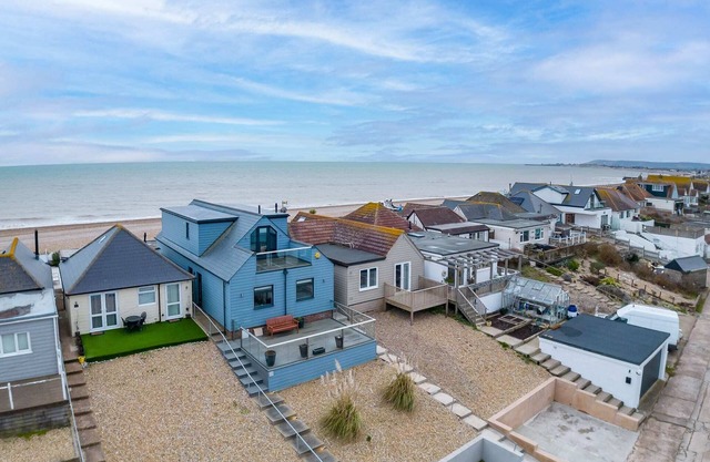 Beach View Breeze Family Holiday Home on the Shore