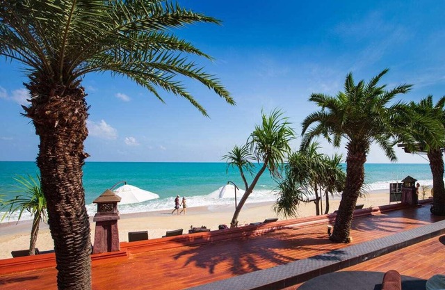 Beach Villa with Real Thai style. Located directly on Lamai Beach.