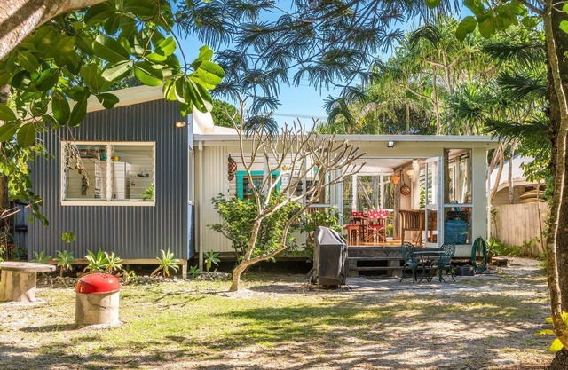 Beachcombers Cottage - beachfront pet retreat