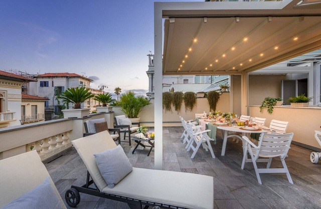 Beachfront 3 Bedrooms Apartment with Terrace in Viareggio