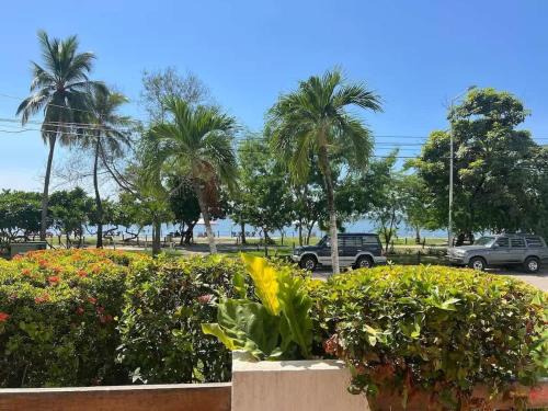 Beachfront 3BR Apartment in Cartagena with Wifi