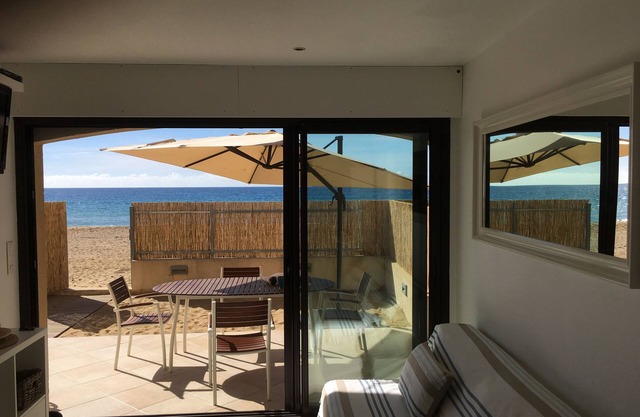 Beachfront apartment on the ground floor for 4 to 6 people