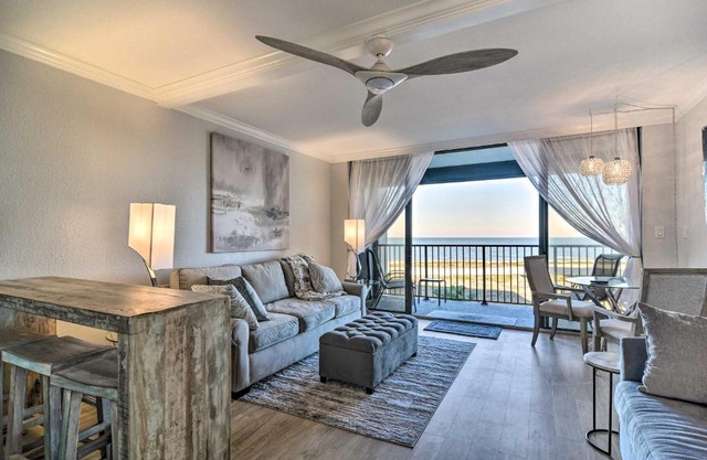 Beachfront Clearwater Condo with Community Pool
