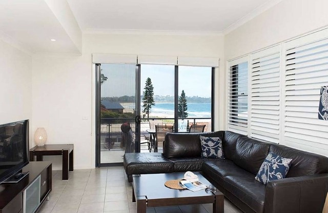 Beachfront Eight - Luxury apartment right on the waters edge