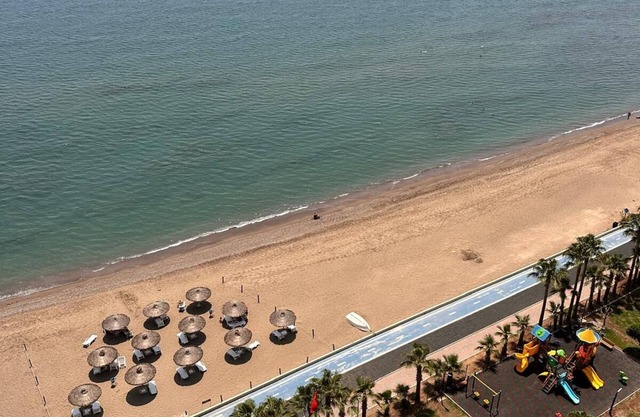 Beachfront Family Apartment – Pool, Waterpark and Amazing Sunset View