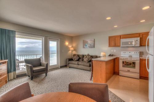 Beachfront Family Suite - Ocean View - Full Kitchen