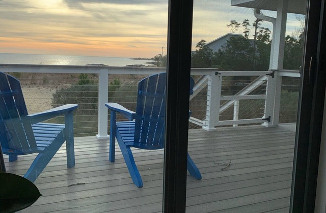 Beachfront Home on Chesapeake Bay - Gwynn’s Island
