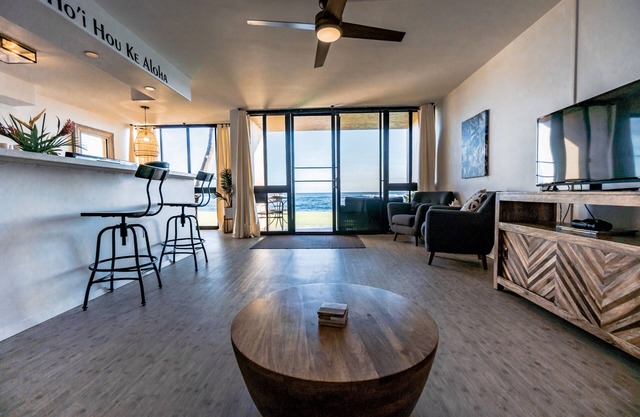BEACHFRONT KUHIO SHORES POIPU GORGEOUS OCEAN VIEWS 10 STEPS TO WATER FROM CONDO