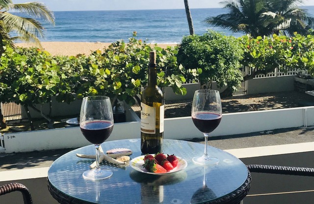 Beachfront Paradise With Amazing Ocean Views! Private access to Beach. Wifi