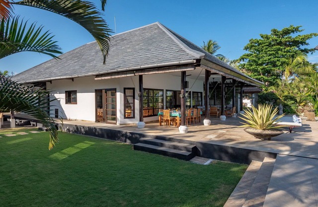 Beachfront pool villa: Free welcome dinner!